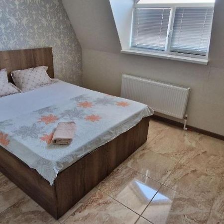 Tecuci Apartment In The Center คีชีเนา ภายนอก รูปภาพ