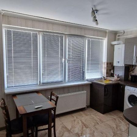 Tecuci Apartment In The Center คีชีเนา ภายนอก รูปภาพ