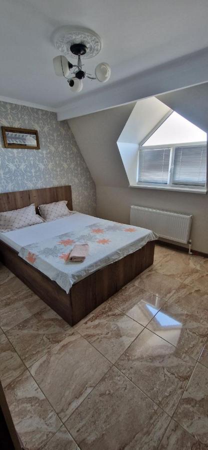 Tecuci Apartment In The Center คีชีเนา ภายนอก รูปภาพ