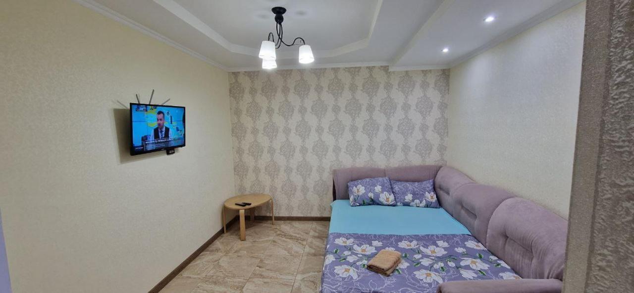 Tecuci Apartment In The Center คีชีเนา ภายนอก รูปภาพ