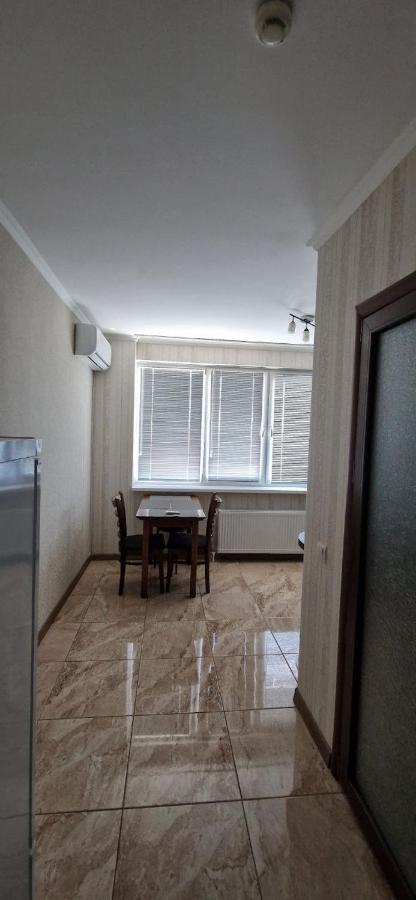 Tecuci Apartment In The Center คีชีเนา ภายนอก รูปภาพ