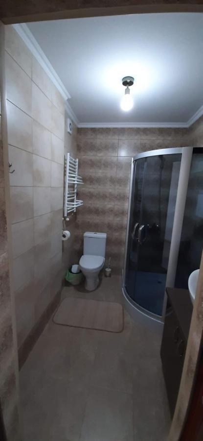 Tecuci Apartment In The Center คีชีเนา ภายนอก รูปภาพ