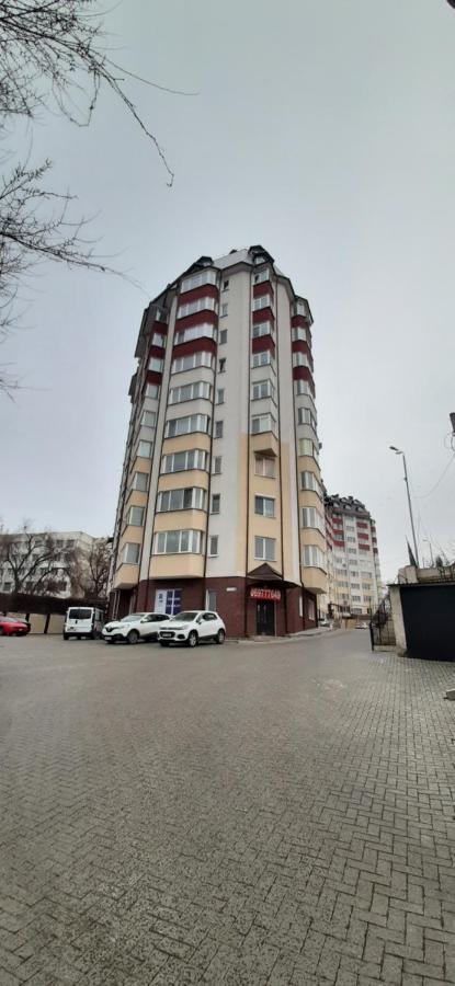 Tecuci Apartment In The Center คีชีเนา ภายนอก รูปภาพ