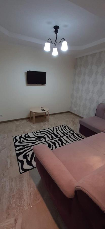 Tecuci Apartment In The Center คีชีเนา ภายนอก รูปภาพ