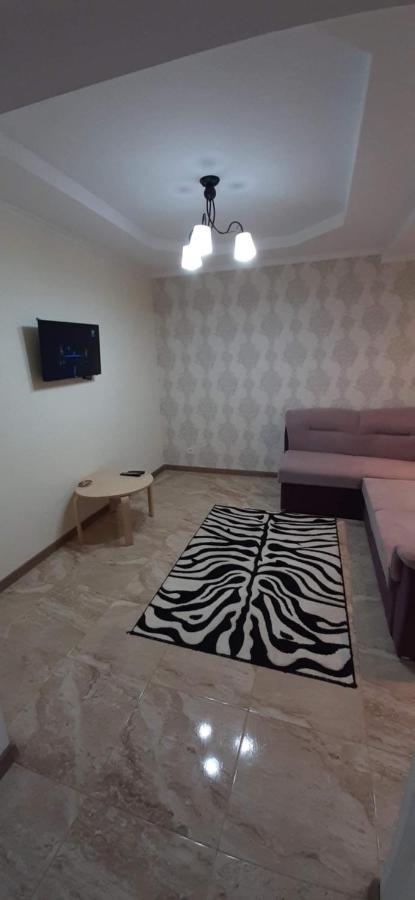 Tecuci Apartment In The Center คีชีเนา ภายนอก รูปภาพ